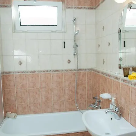아파트 Aramis Apartments *