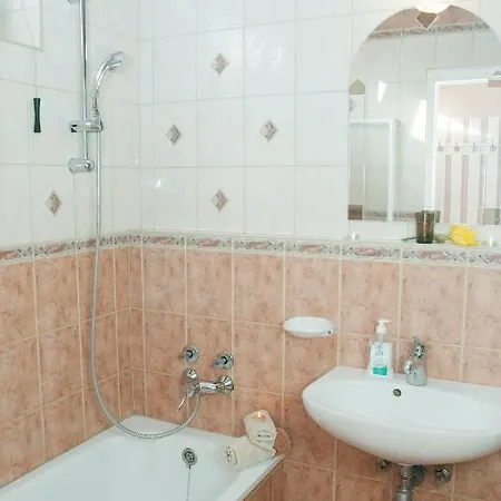 아파트 Aramis Apartments *