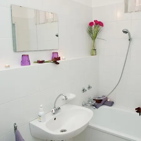 Aramis Apartments 아파트 *