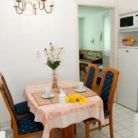 아파트 Aramis Apartments