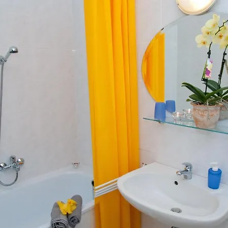 Aramis Apartments *