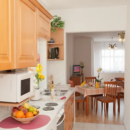 아파트 Aramis Apartments